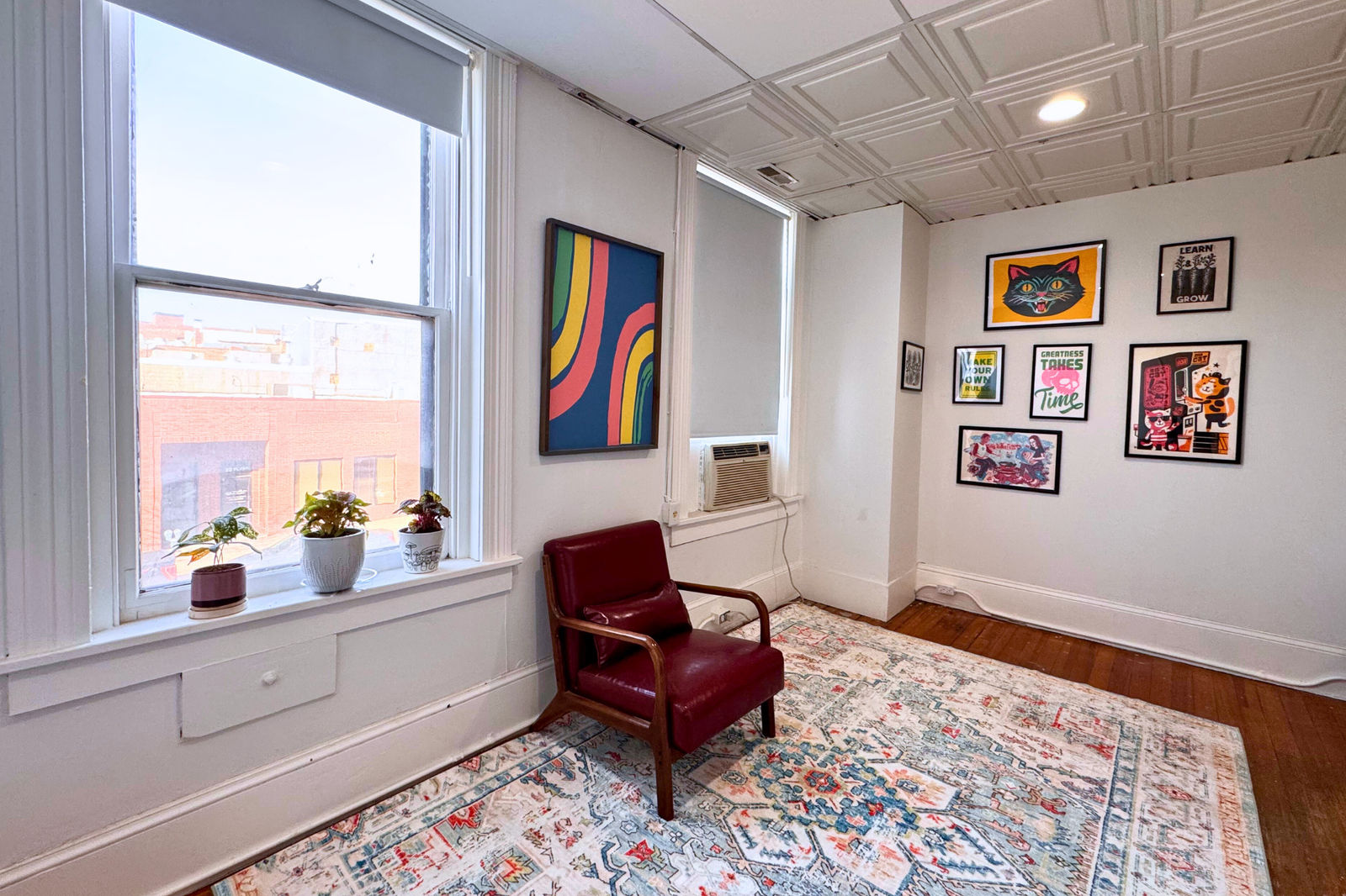 Apricity Office With Wall Frames